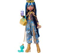 Monster High - Cleo De Nile, bambola con top a fiori e pantaloni cargo in denim dorato, con serpente Hissettee e 7 accessori inclusi tra cui insalata, frullato e borsetta, 4+ anni, JHK32