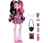 Monster High - Draculaura, bambola in abito rosa e cardigan nero con cucciolo di pipistrello Conte Fabulous, 7 accessori inclusi tra cui ramen, rossetto e borsetta, 4+ anni, JHK29