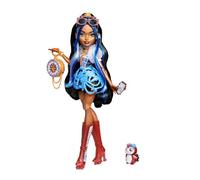 Monster High - Rebecca Steam, bambola con camicetta blu e shorts neri, amico pinguino domestico Captain Penny e 7 accessori alla moda inclusi, occhiali da pilota e borsetta, 4+ anni, JMB81