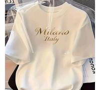 Morbida e versatile t-shirt da donna con elegante stampa "MILANO ITALY" - Scollo tondo comodo, manica corta, top casual adatto a tutte le stagioni, t-shirt versatile | Top con carattere a script | Des
