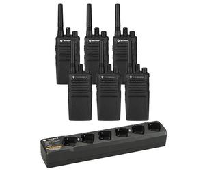 Motorola XT420 confezione da 6 pezzi con caricatore multiplo Il pacchetto Motorola XT420, completo di walkie talkie 6-pack e caricatore a 6 vie,