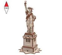 MR.PLAYWOOD STATUE OF LIBERTY IN NEW YORK CITY