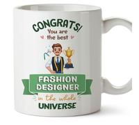 Mugffins Tazza in ceramica per STILISTA DI MODA uomo 11 oz / 350 ml - In inglese - Best in Universe Trophy - Idea regalo per compleanno, anniversario, natale, laurea
