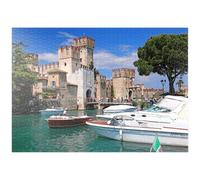 MyPuzzle Castello Scaligero A Sirmione, Lago Di Garda, Provincia Di Brescia, Lombardia, Italia - Premium 1000 Pezzi Puzzle - MyPuzzle Collezione speciale di Puzzle Galaxy
