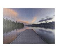 MyPuzzle Darsena Del Lago Montana Al Tramonto - Riflessi Di Una Foresta Tranquilla - Premium 1000 Pezzi Puzzle - MyPuzzle Collezione speciale di Puzzle Galaxy