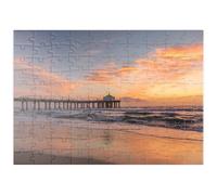 MyPuzzle Il Molo Di Manhattan Beach Al Tramonto Con Le Luci Di Natale - Premium 100 Pezzi Puzzle - MyPuzzle Collezione speciale di Puzzle Galaxy