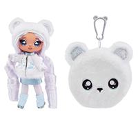 Na! Na! Na! Surprise Serie Cozy,BAILEY FROST,Bambola alla moda di peluche inspirata a un orso, con capelli bianchi, berretto, vestito e borsellino a clip,Da collezionare,Età: 5+ anni, 119395EUC