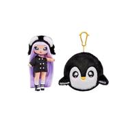 Na! Na! Na! Surprise Serie Cozy, ISLA WADDLES,Bambola alla moda di peluche inspirata a un pinguino, con capelli viola, berretto, vestito e borsellino a clip,Da collezionare,Età: 5+ anni, 119401EUC