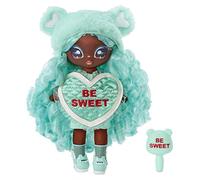 Na Na Na Surprise Serie Sweetest Heart - CYNTHIA SWEETS - Bambola di peluche verde con capelli verdi, vestito a forma di cuore e spazzola - Da collezionare - Ottimo regalo per bambini dai 5 anni in su