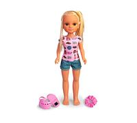 Nancy - Bambola con Lunghi Capelli biondi con Scarpe con Le rotelle per Fare Una Passeggiata in Città, con Un Look alla Moda e Accessori Chic, per Bambine/I dai 3 Anni, Multicolore, Taglia Unica