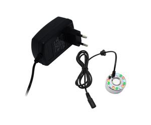 Nebbia ad ultrasuoni che appanna la macchina della nebbia Mister Pond con luci