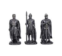 Nemesis Now Set di 3 statuette di cavalieri templari medievali con finitura argentata, stemmi dorati, figure in resina dipinta a mano con base in roccia