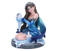 Nemesis Now Statuetta di fata Azura in resina, 8,5 cm, statuetta di fata blu con cristallo blu, fatina inginocchiata con palla di vetro, regalo fantasia, fata in resina di alta qualità, sapientemente