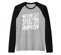 Never Let Adulting Interfere with Improv Theater Puns - Maglia con Maniche Raglan