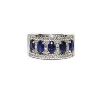 Never say Never Prezioso anello largo in oro bianco 18 carati con 5 zaffiri blu ovali da 1,45 ct e diamanti taglio brillante colore H e 0,40 ct.