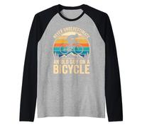 Never Underestimate An Old Guy On A Bicycle Bici Maglia con Maniche Raglan