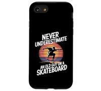 Never Underestimate an Old Guy on A Skateboard Funny Custodia per iPhone SE (2020) / 7/8