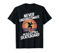 Never Underestimate an Old Guy on A Skateboard Funny Maglietta