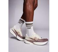 Scarpe New Balance FuelCell Rebel v5 beige viola - 44
