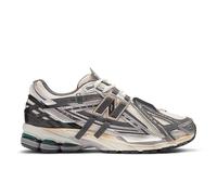 New Balance Scarpe 1906A Uomo Silver Metallic/Castlerock 40,41 1/2,42,42 1/2,43,44,44 1/2,45,45 1/2,46 1/2