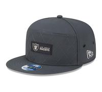 New Era Cappello da uomo color carbone dei Las Vegas Raiders 2025 Sideline Cold Weather Split Panel 9FIFTY Snapback Hat