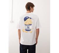 New Era - NY Yankees - T-shirt oversize bianca con stampa di cibo-Multicolore L