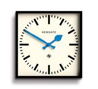 Newgate® Number Five orologio da parete | Orologio quadrato moderno di ispirazione retrò | 40cm | Nero con lancette blu | Stile metà secolo per cucina, soggiorno o ufficio