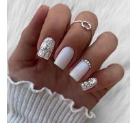 NICENEEDED 24 PC Breve Stampa Quadrata Bianca Sulle Unghie, Unghie Finte con Copertura Completa di Strass Glitter Argento, Stick Acrilico Lucido per Matrimonio Sposa Sulle Unghie per Donne e Ragazze
