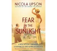 Nicola Upson Fear in the Sunlight (Tascabile)