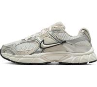 Nike Da donna V5 RNR, Summit Bianco/Marrone Orewood chiaro/Vela/Nero, 9.5