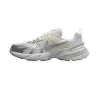 Nike FD0736-104 W V2K Run Donna, White/Metallic Silver-Platinum Tint EU 38