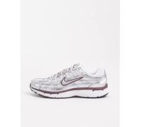 Nike - P-6000 - Sneakers argento e marroni-Bianco WM 9.5