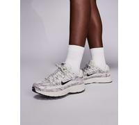 Nike - P-6000 - Sneakers marrone chiaro con stampa pitonata WM 9.5