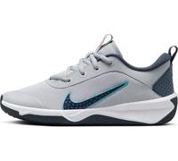 Nike Scarpa per campi Indoor/Cemento Omni Multi-Court - Ragazzo, Wolf Grey/Thunder Blue-Bright Crimson, 36.5 EU