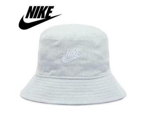 Nike Sportswear Velluto a Coste Secchio Cappello Un Rétro Look Ricamato Grafico