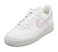 Nike STILE LEGGENDARIO E RAFFINATO. La leggenda continua a risplendere con Nike Air Force 1 ’07, prima edizione dell'icona da basket, che rivisita un classico molto amato con pelle, colori grintos..