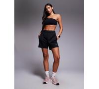 Shorts fitness Dri-FIT non foderati a vita media 13 cm Nike Attack - Donna - Nero XL (IT 52-54)