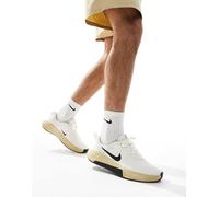 Nike Training - MC 3 - Sneakers beige e nere-Neutro MW 7