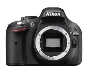 Nikon D5200 SLR nera + obiettivo AF-S VR DX 18-55 mm - Nouvo