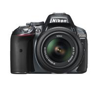 Nikon D5300 + Kit fotocamera reflex AF-S DX NIKKOR 18-55 mm 24,2 MP CMOS 6000 x 4000 pixel Argento - Nouvo