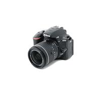 Nikon D5500 + Nikkor 18-55 VR Fotocamera Reflex Digitale, 24,2 Megapixel, LCD Touchscreen Regolabile, Wi-Fi Incorporato, Nero [Versione EU]