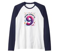 Nine Never Looked So Fine - Regalo di Compleanno per 9 Anni Maglia con Maniche Raglan, Uomo, Navy/Bianco, XL