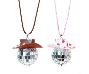 NiuLumea 2 accessori da appendere per specchietto retrovisore dell'auto, decorazioni per la casa e le feste, in plastica, 4 x 4 cm (A)