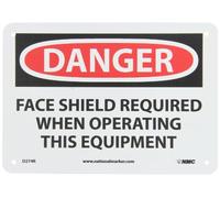 NMC D274R Danger - Face Shield Required When OPERATING THIS EQUIPMENT Cartello - 25,4 x 17,8 cm. Cartello di pericolo in plastica rigida, nero/bianco su bianco/rosso