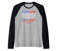 No Kings America Democracy Doesn't Fear Protest Dictators Do Maglia con Maniche Raglan