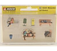 Noch 15238 Set 5 figure personaggi sulle panchine con accessori diorama H0 1:87