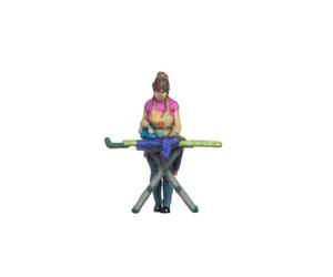 NOCH H0 Figura donna stirata, ideale per scene di modellismo, dimensioni H0, perfetta per dettagli