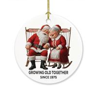 Nomi personalizzati Mr & Mrs Santa Growing Old Together Since Ornament, Coppia di anziani personalizzati seduta su sedie a dondolo Ornamento di Natale 2025, anniversario di matrimonio ornamenti