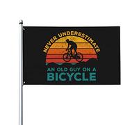 Non sottovalutare mai un vecchio su una bandiera in bicicletta Colori vivaci Resistente ai raggi UV Scolorimento Perfetto per decorazioni per la casa all'aperto e al chiuso 3x5 piedi Banner in poliest