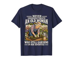 Non Sottovalutare mai Una Vecchia Donna Che Ancora Fa Giardinaggio in lei 70 Maglietta